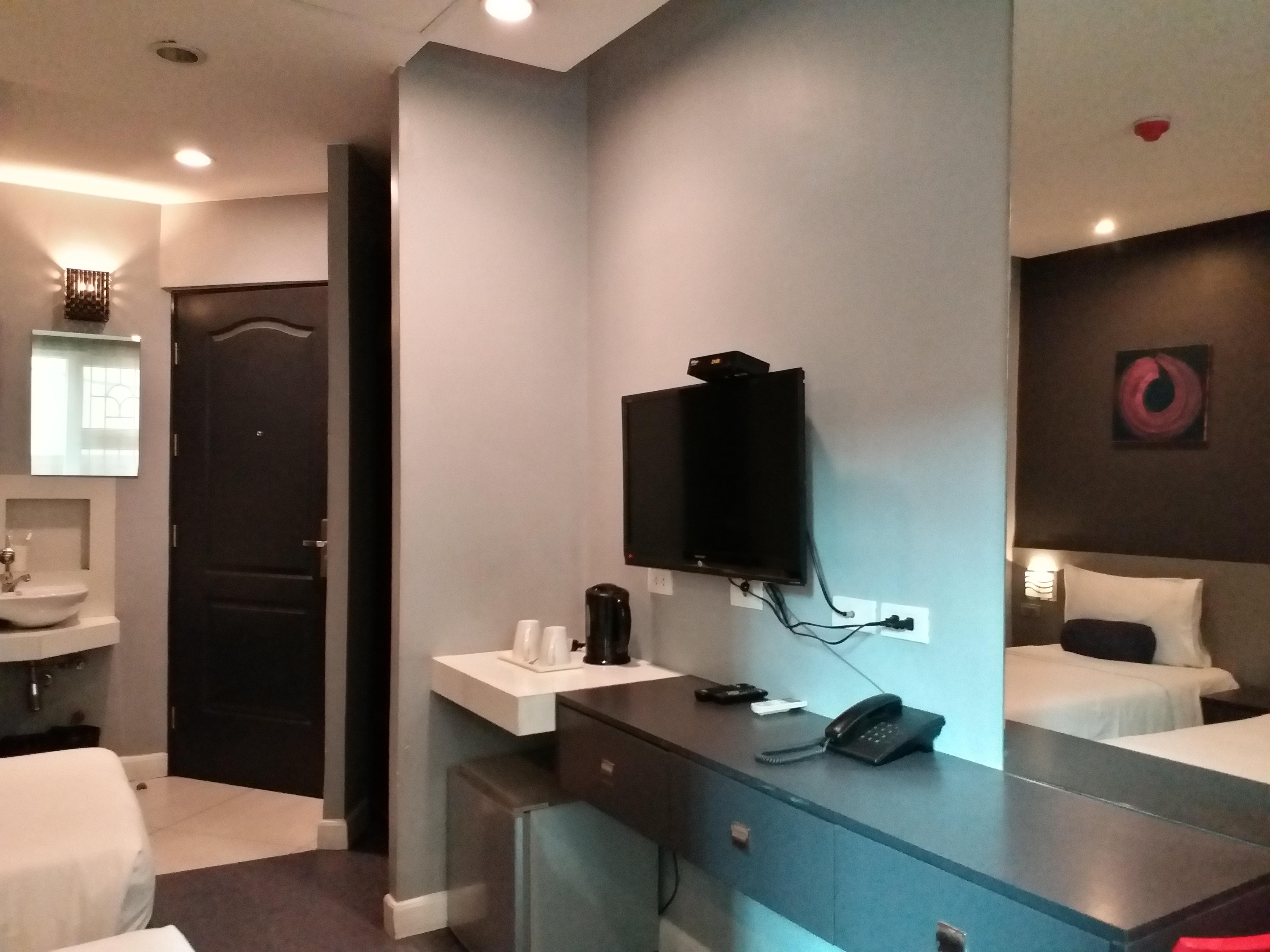 Li Nakpil Hotel Манила Екстериор снимка
