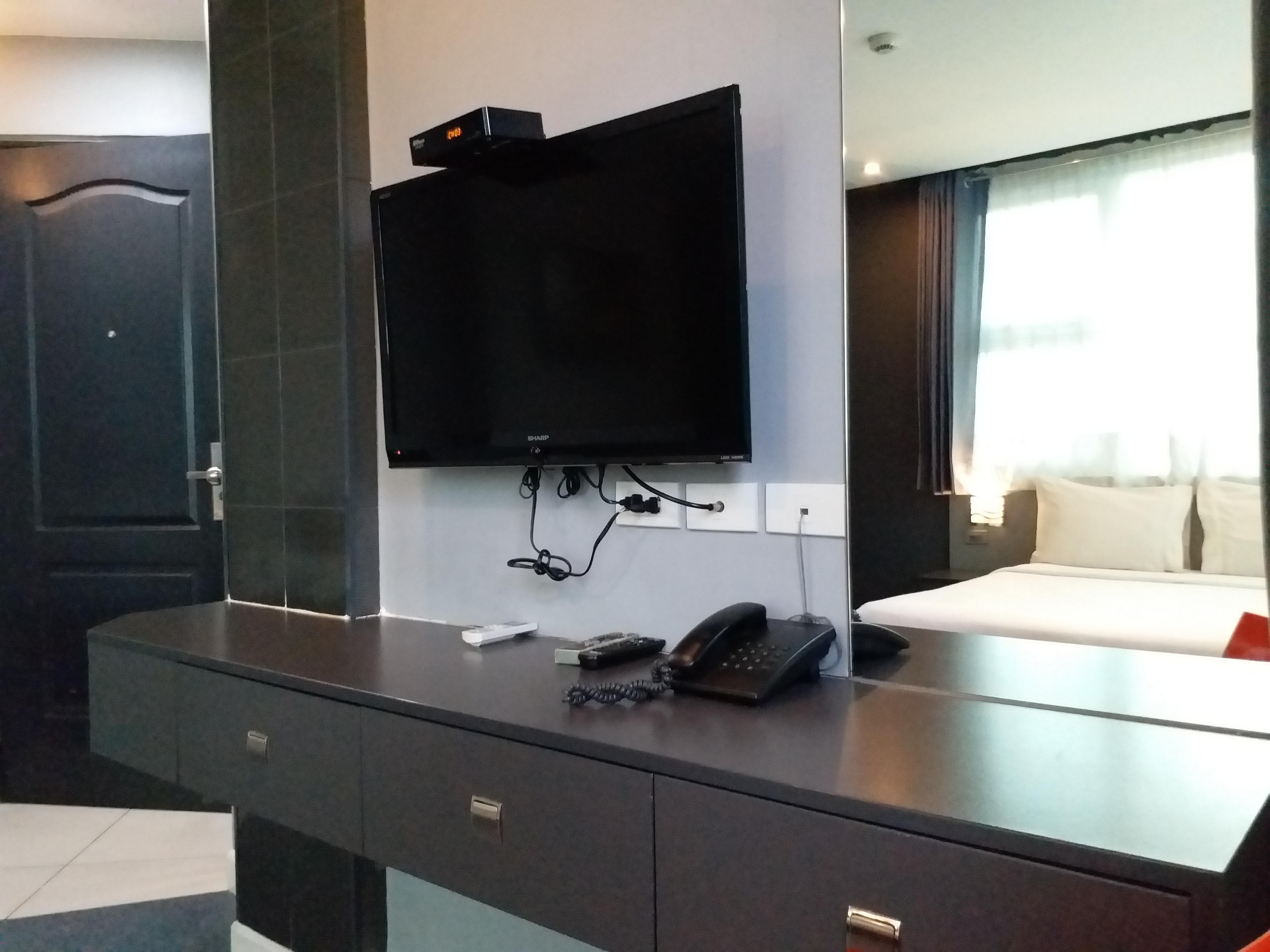 Li Nakpil Hotel Манила Екстериор снимка