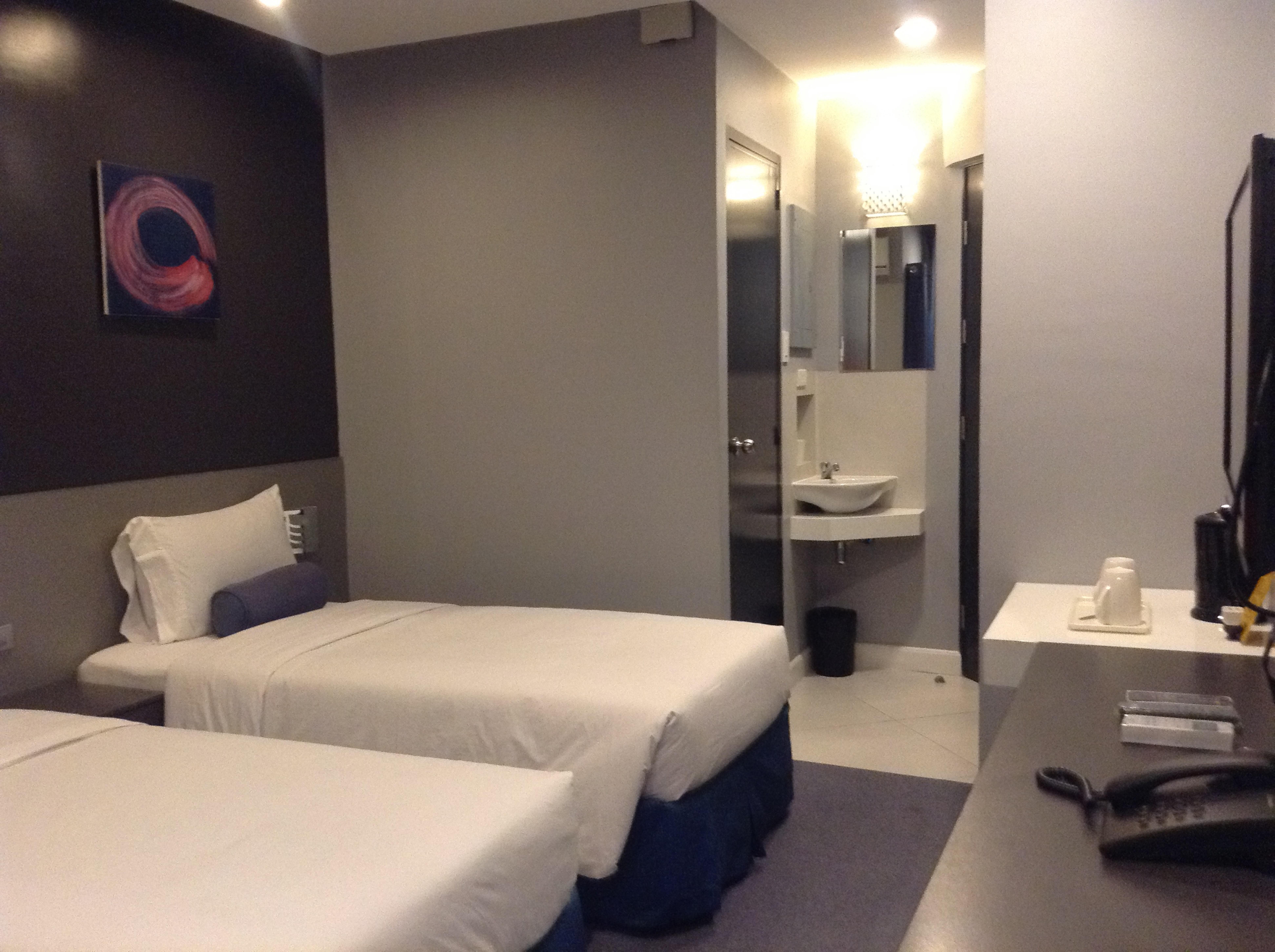 Li Nakpil Hotel Манила Екстериор снимка