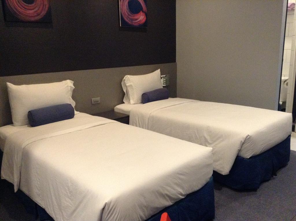 Li Nakpil Hotel Манила Екстериор снимка