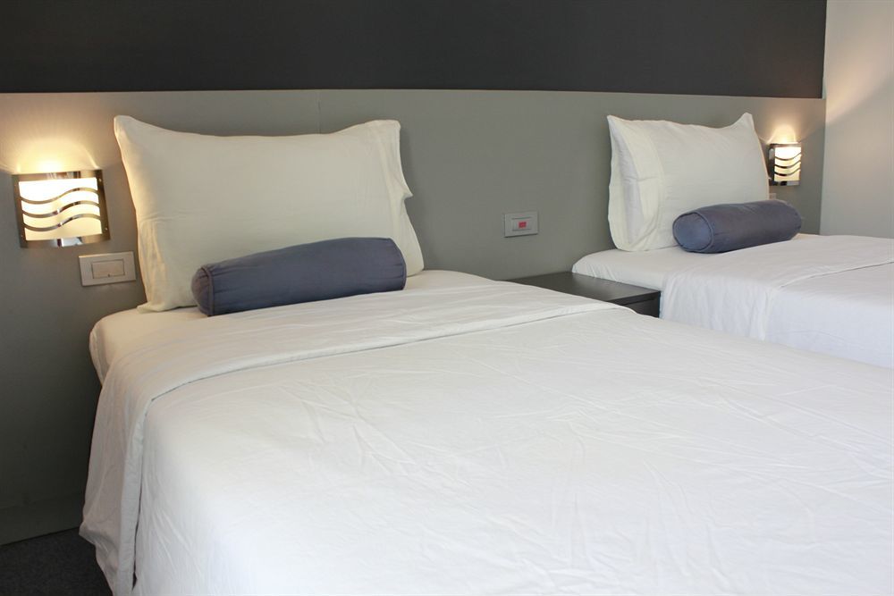 Li Nakpil Hotel Манила Екстериор снимка