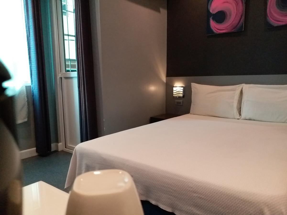 Li Nakpil Hotel Манила Екстериор снимка