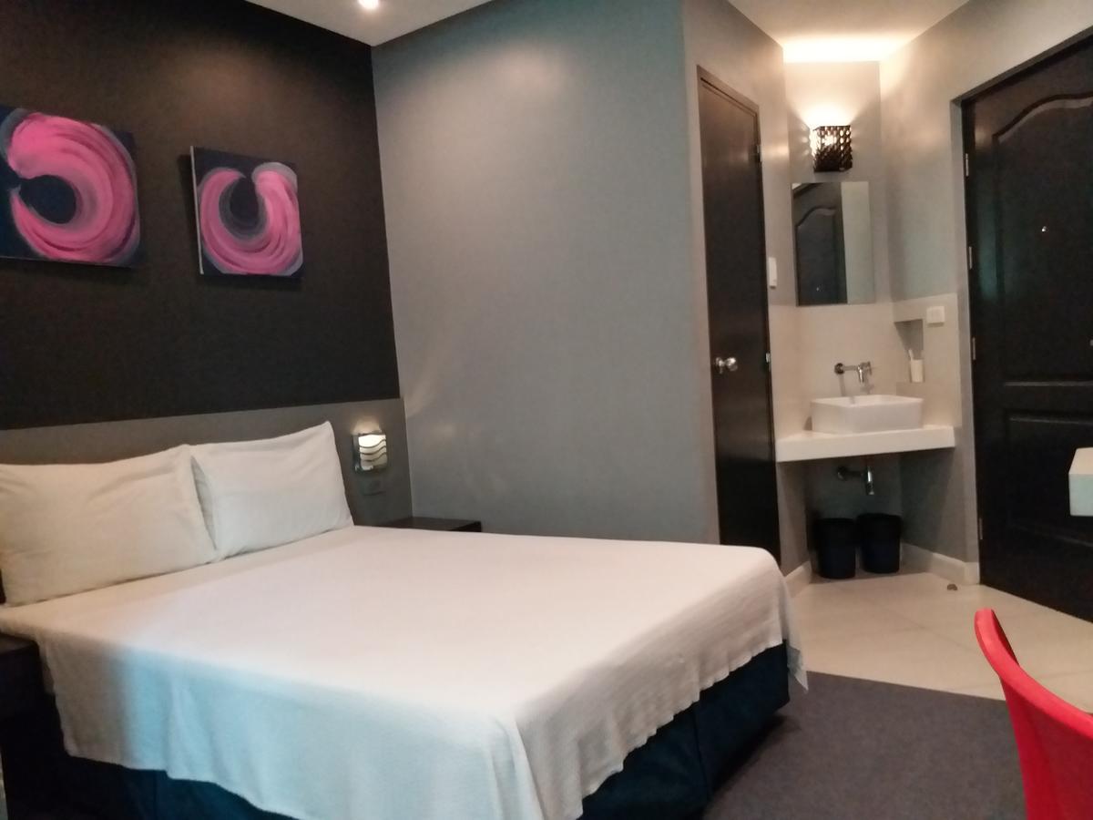 Li Nakpil Hotel Манила Екстериор снимка